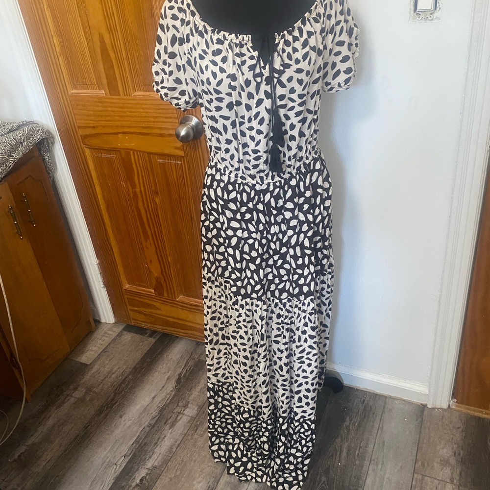 Solitaire black and ivory dress